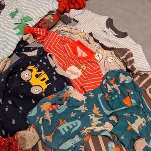 Bundle of 12 Footie pajamas size 12 months